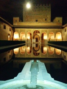 Vista nocturna de la Alhambra